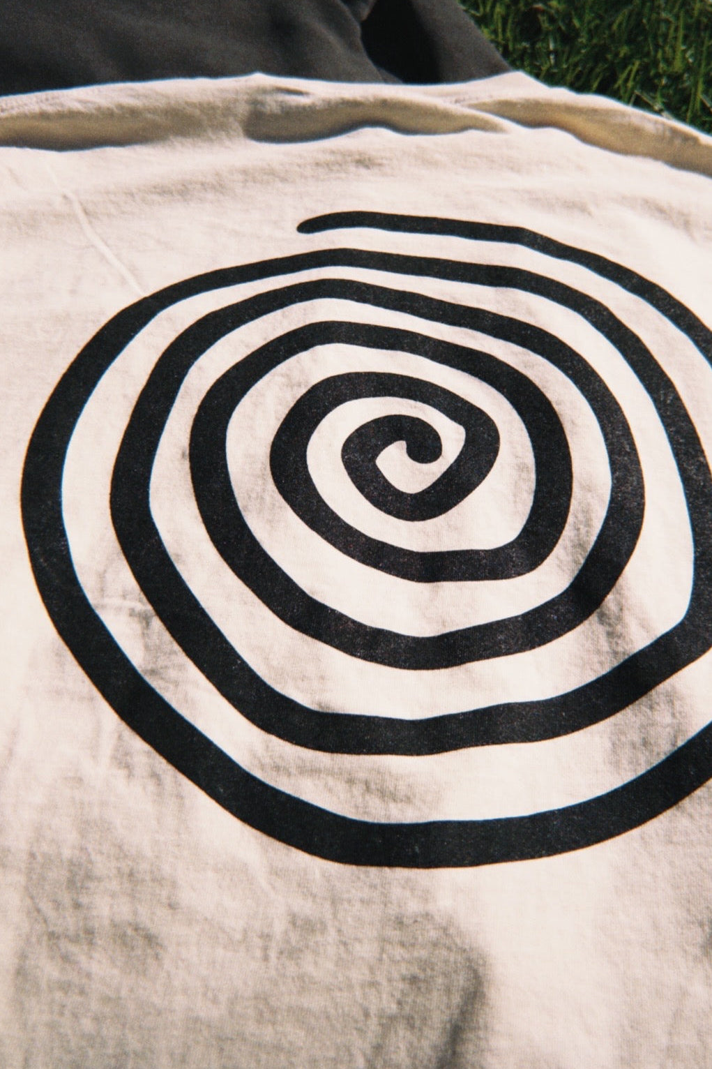 CLASSIC OFF WHITE SPIRAL TEE