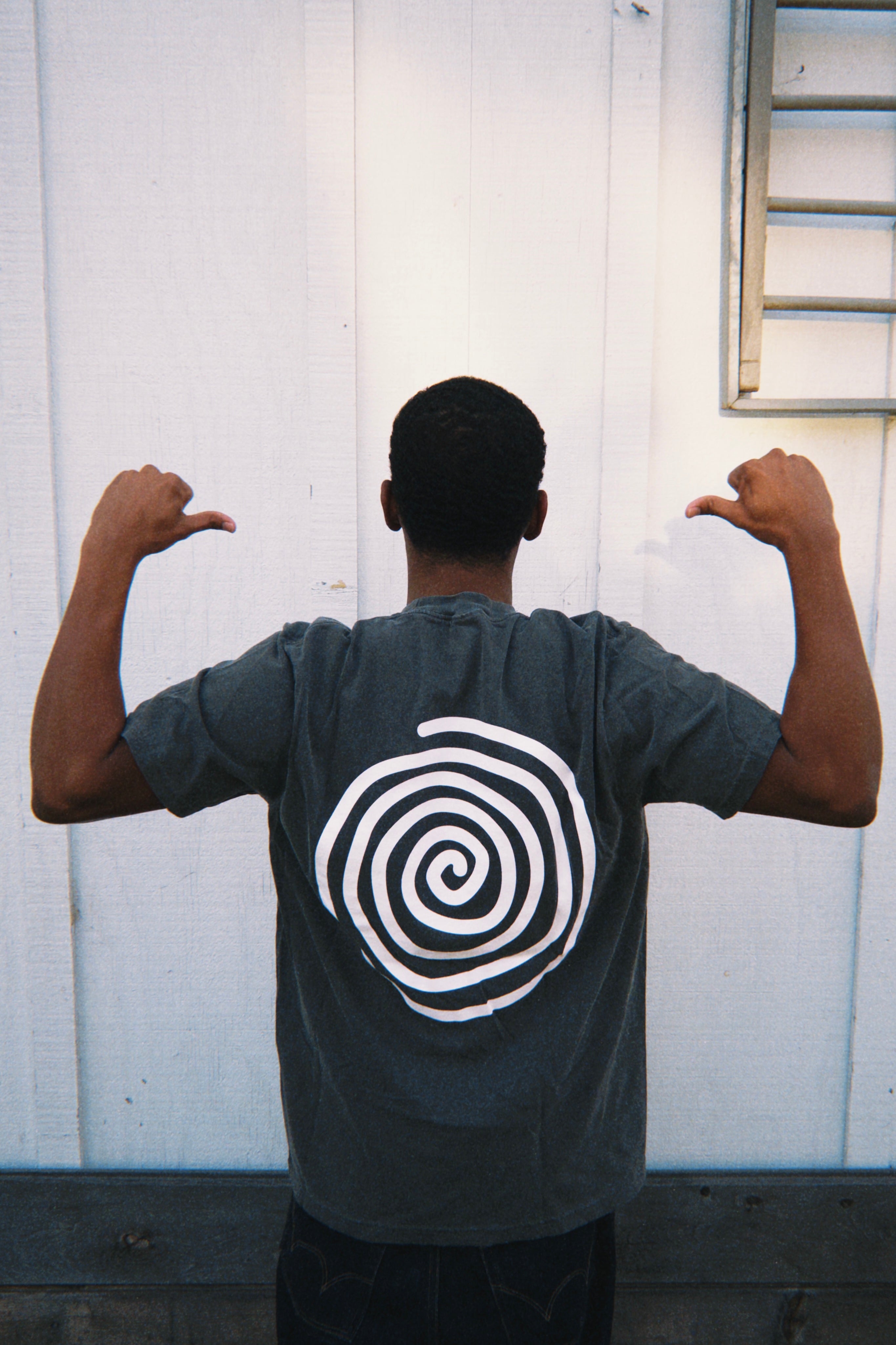 CLASSIC CHARCOAL SPIRAL TEE